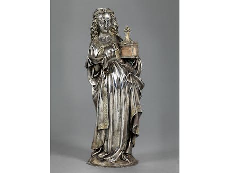 Bedeutende, museale Silberfigur einer Heiligen mit kleinem Reliquienschrein